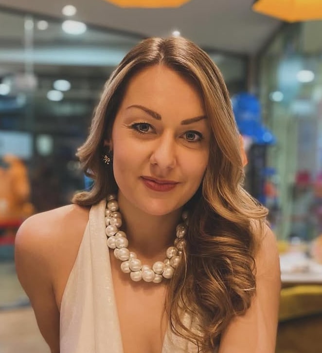 Лора Горовска